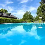 Otel Romantik Gersberg Alm Mit Panoramablick Auf Und Outdoor Pool Ab Mai