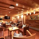 Romantik Gersberg Alm Mit Panoramablick Auf Und Outdoor Pool Ab Mai Hotel 4*