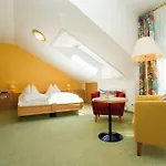 Hotel Romantik Gersberg Alm Mit Panoramablick Auf Und Outdoor Pool Ab Mai
